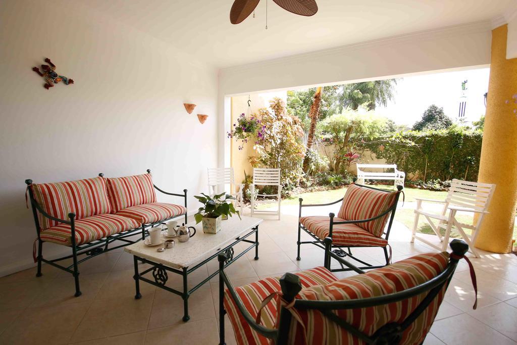 Cattleya Luxury Suites Kingston Room photo